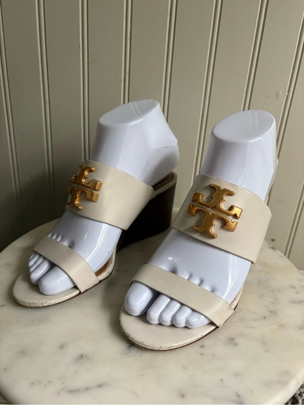 Tory Burch Everly Leather Wedges Heels Women’s 5 White & Gold Formal Wedding EUC